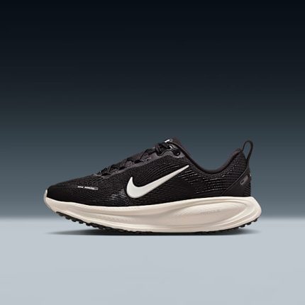 Nike Vomero 18 Older Kids' Road Running Shoes